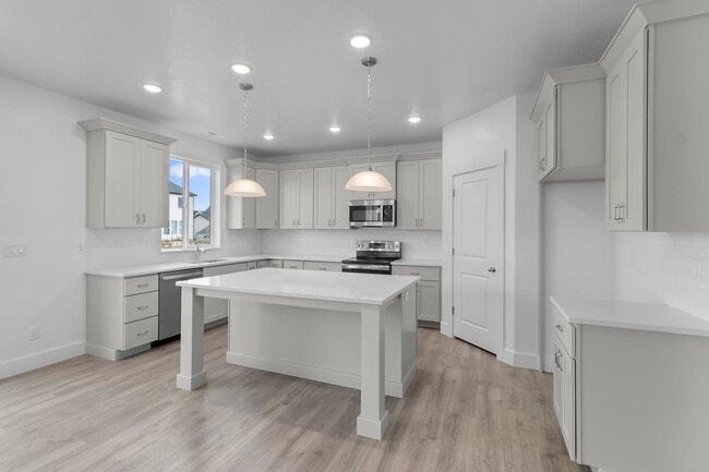 2409 W 2950 N, Farr West, UT 84404 - photo 6