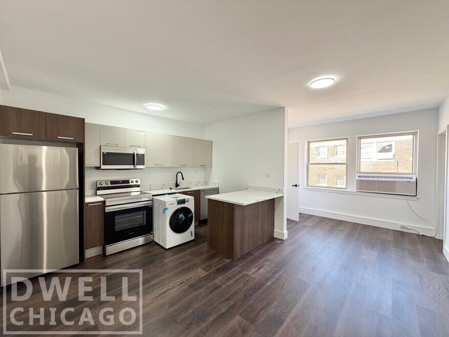 5634 N Clark St unit 310, Chicago, IL 60660 - photo 1