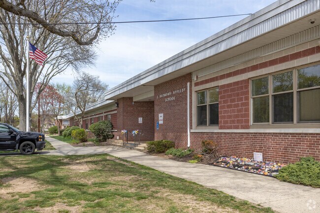 There are 334 students enrolled in the E. Raymond Appleby school in Spotswood.