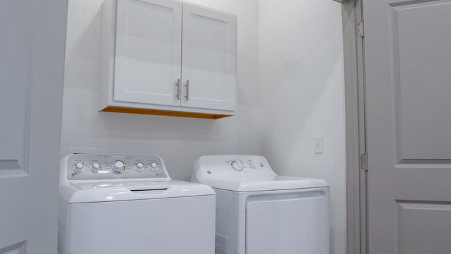 The Manchac: 1 BR, 1BA- Laundry In-Unit