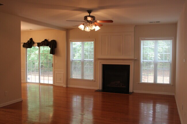 1404 Bellsmith Dr, Roswell, GA 30076 - photo 5