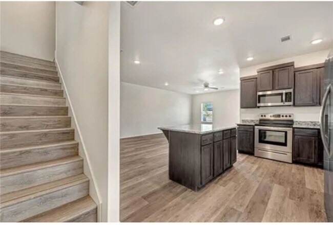 820 S Benchmark Ln, Fayetteville, AR 72704 - photo 7