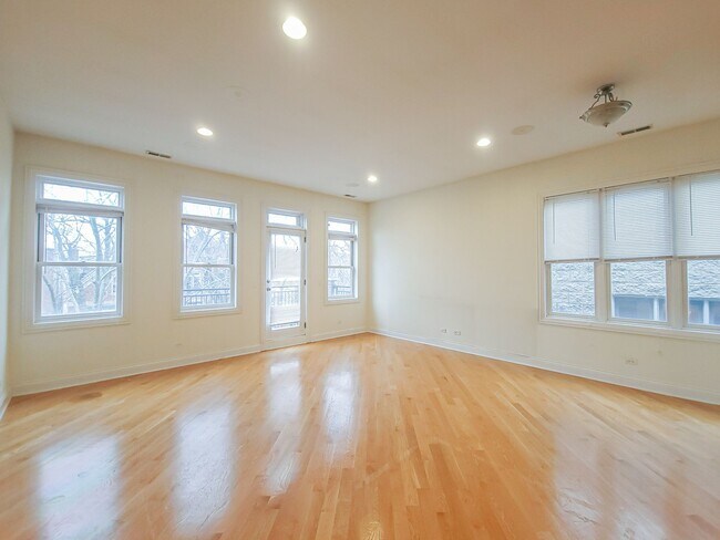 3247 N Seminary Ave unit 1, Chicago, IL 60657 - photo 2