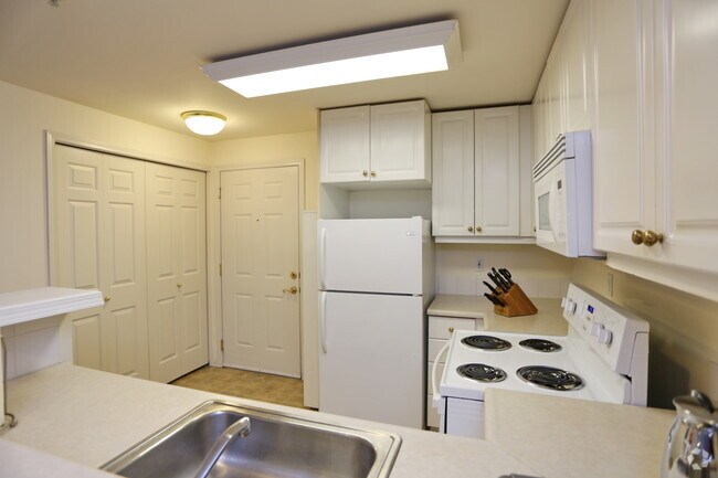 Yugo Seattle Rivendell, Seattle, WA 98105 - photo 6