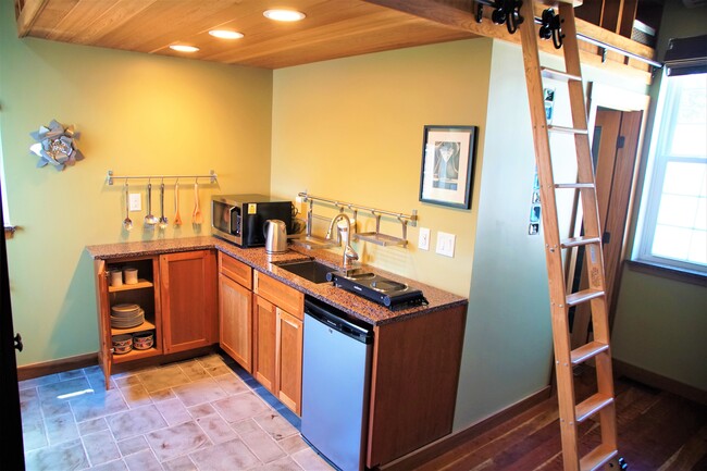 69 S Shannon Ave unit Studio, Athens, OH 45701 - photo 2