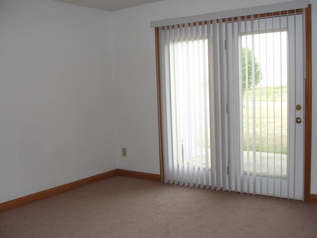 2711 Fairmont Ct, Troy, OH 45373 - photo 6