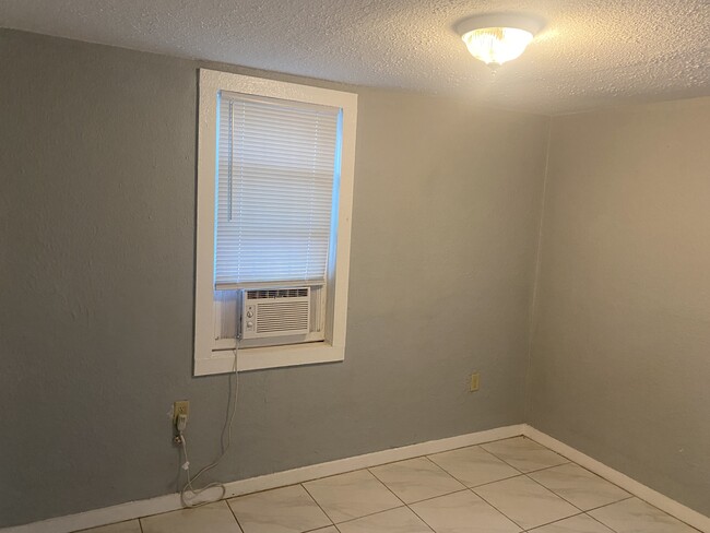 892 Applewood St unit A, Macon, GA 31217 - photo 3