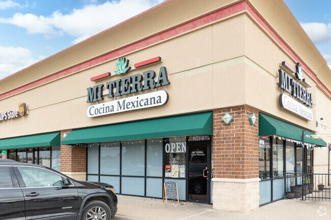 Lunch, dinner, or happy hour, Mi Tierra in College Park is ready to host your next meet-up.