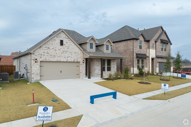 Homes built after 2015 are common across Van Alstyne neighborhoods.