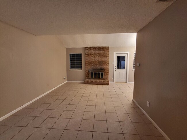 6702 Deatonhill Dr unit B, Austin, TX 78745 - photo 2