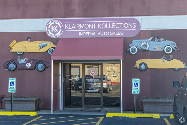 Klairmont Kollections Automotive Museum is a must visit for car enthusiasts of Belmont Central.