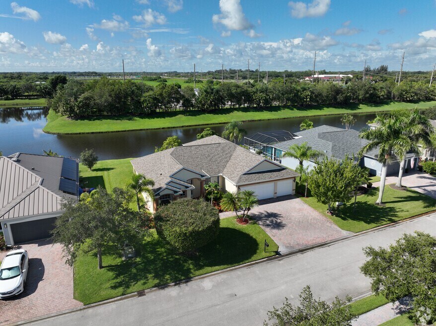 1257 Scarlet Oak Cir, Vero Beach, FL 32966 - photo 2