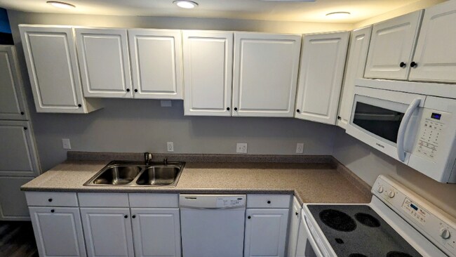 1036 W 4th St unit 1, Erie, PA 16507 - photo 6