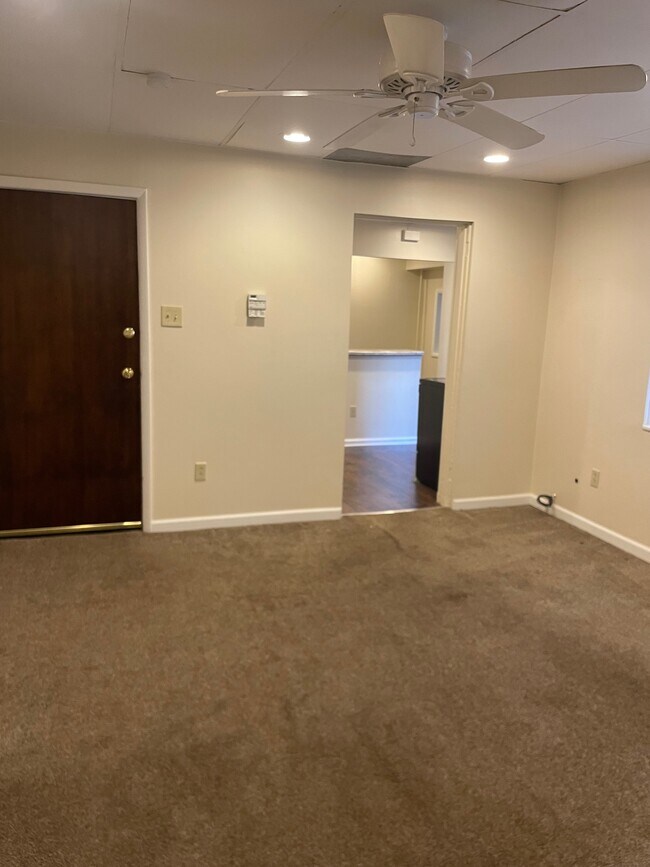 1602 Lowrie St unit .  2, Pittsburgh, PA 15212 - photo 3