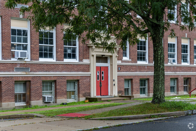 Nishuane School educates approximately a total of 414 students in an academic year.