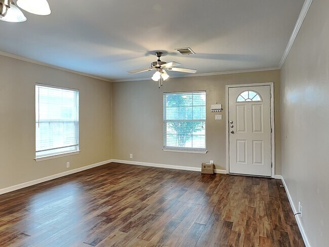 1414 Record Crossing Rd unit A, Dallas, TX 75235 - photo 3