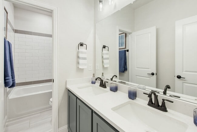 182 Morning Light Ln unit 36579300, Waxahachie, TX 75165 - photo 4