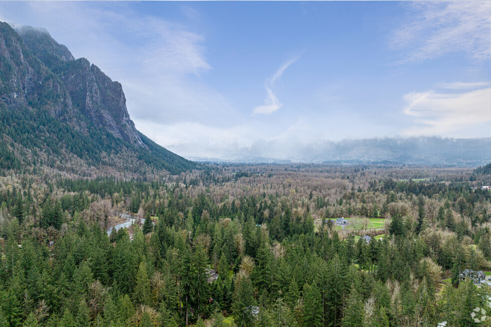 NH_Ernie'sGrove_560091_P2_V1_TH_041725