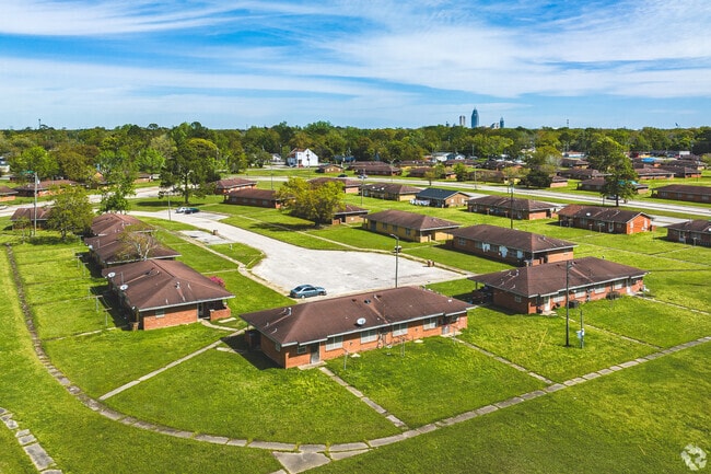 Ranch-style homes are common in Arlington.
