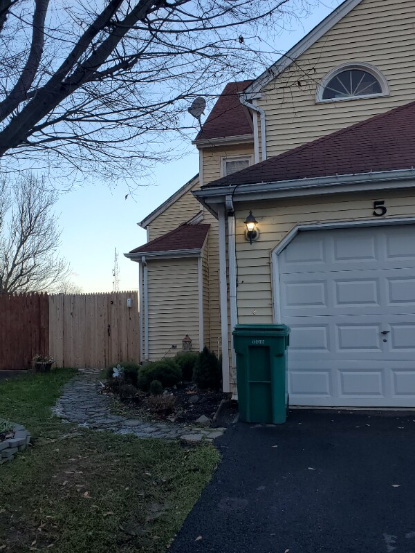 5 Kilmer Ct, Freehold, NJ 07728