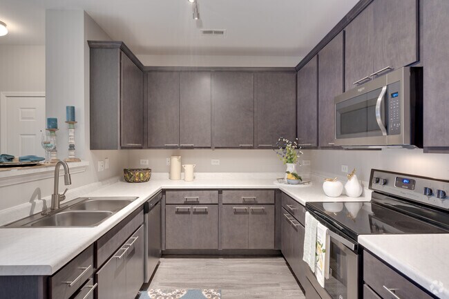 Landings at Amhurst Lake, Waukegan, IL 60085 - photo 5