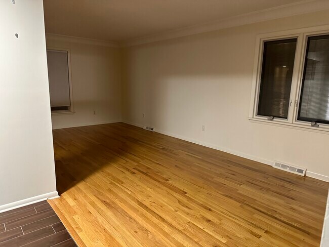 9574 Idlewood Dr, Cleveland, OH 44144 - photo 5