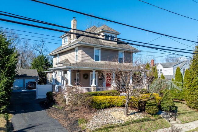 Some residents have large front porches in Barrington.