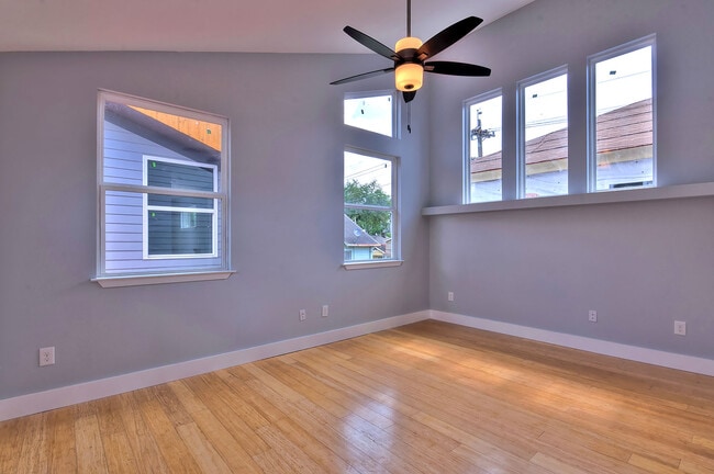 Read Bedroom 2