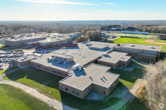 60% of Students have scored at or above the proficient level at Mahtomedi Middle School.