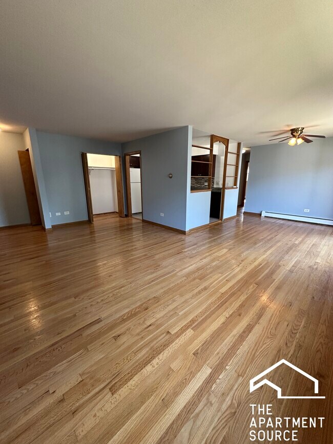 1004 S River Rd unit 302, Des Plaines, IL 60016 - photo 2