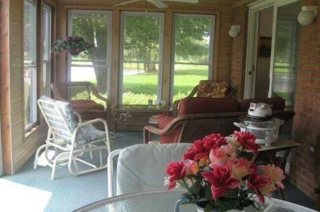 121 Clubhouse Cir, West Middlesex, PA 16159 - photo 5