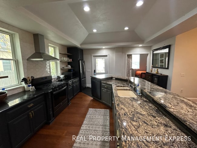 707 N Duluth Ave, Sioux Falls, SD 57104 - photo 3