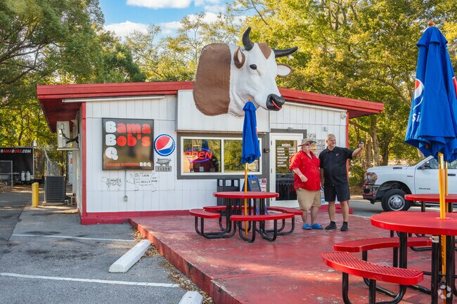 Residents & visitors of Riverside love Bama Bob's, which is an iconic award-winning BBQ stop.