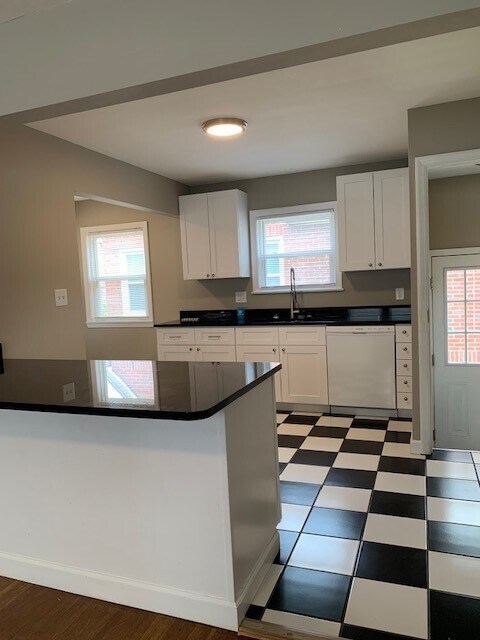 637 W 44th St, Indianapolis, IN 46208 - photo 3