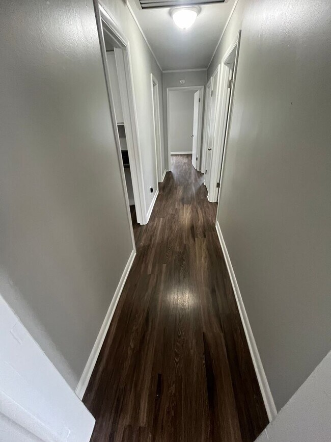 1 E Dunbar Rd, Memphis, TN 38109 - photo 7