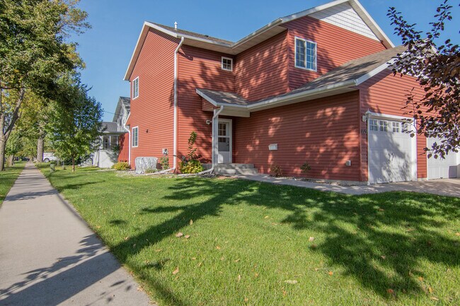 129 16th St S unit 1, Fargo, ND 58103 - photo 7