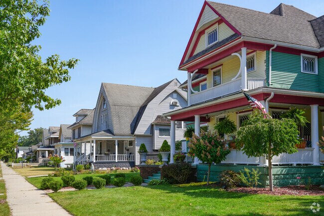 Colorful homes sit closely together in the Historic District of Christiana Creek.
