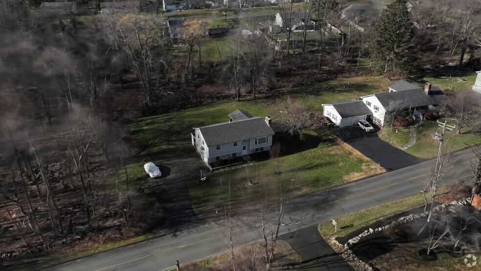 56 Barnum Rd, New Fairfield, CT 06812 - photo 2