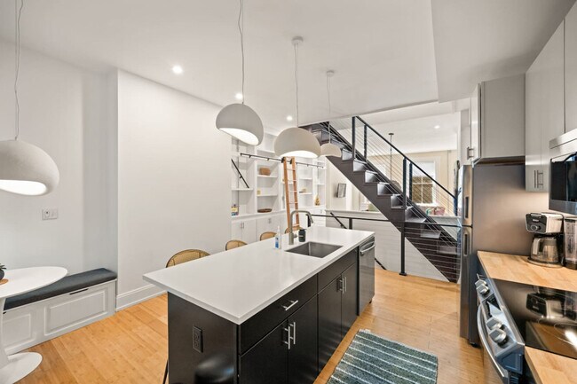 2 Hust Aly unit ID1315617P, Cincinnati, OH 45202 - photo 6