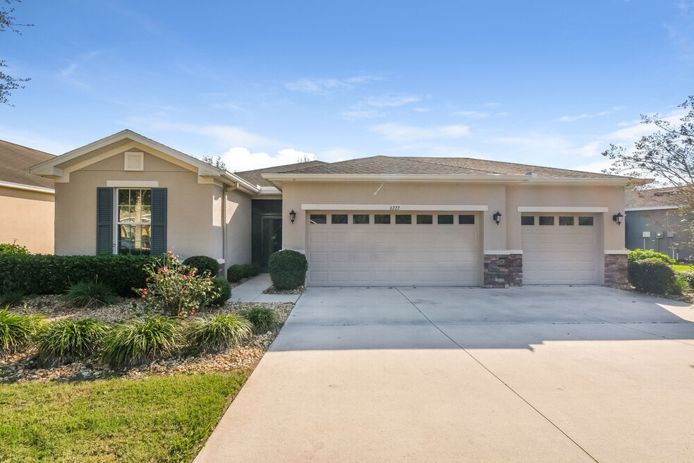 6222 Twin Bridges Dr, Zephyrhills, FL 33541 - photo 1