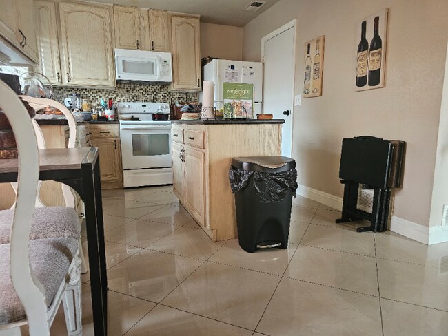 1483 Dorothy Ave unit 1, Las Vegas, NV 89119 - photo 4