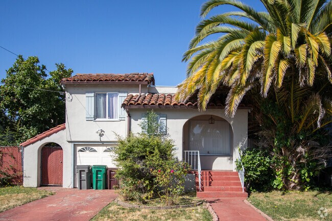 The Arroyo Viejo area is full of palm trees lining the streets and yards of the homes.