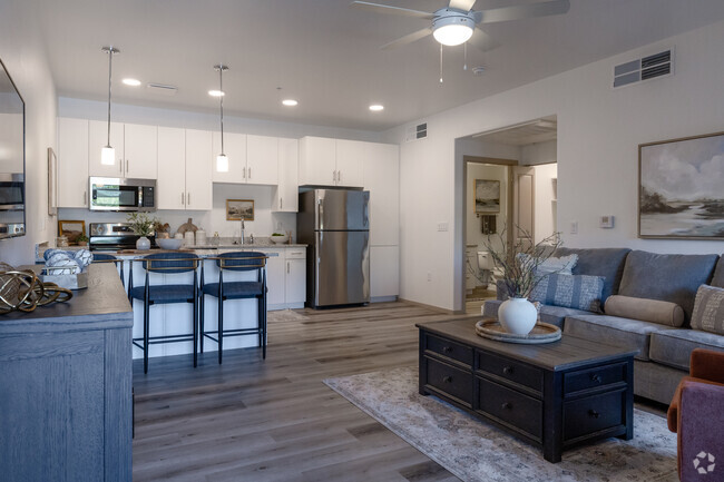 1 BR - 1BA 764SF