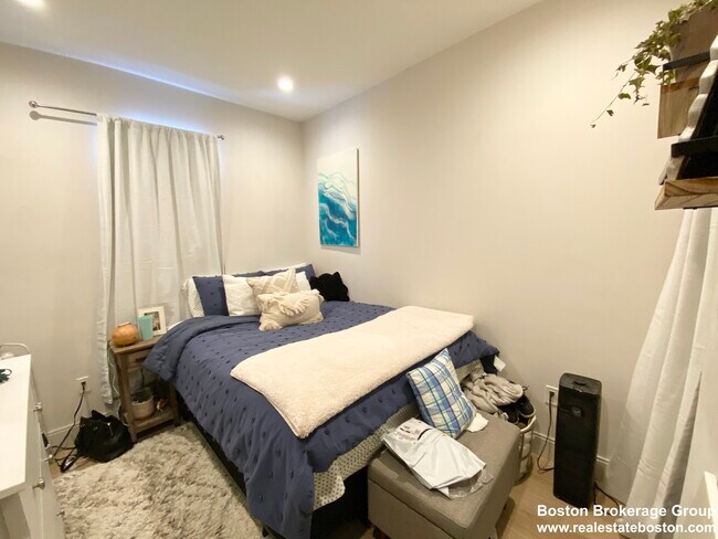 118 Buttonwood St unit 1, Dorchester, MA 02125 - photo 4