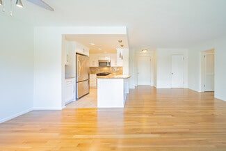 4821 Roanoke Pkwy, Kansas City, MO 64112