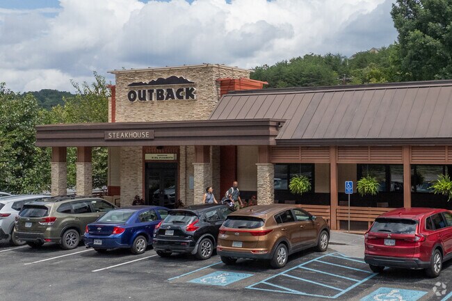 Famous for its signature Bloomin' Onion, this steakhouse attracts locals craving bold flavors.