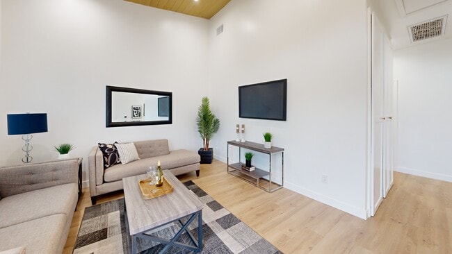 5160 Oakland St, Los Angeles, CA 90032 - photo 3