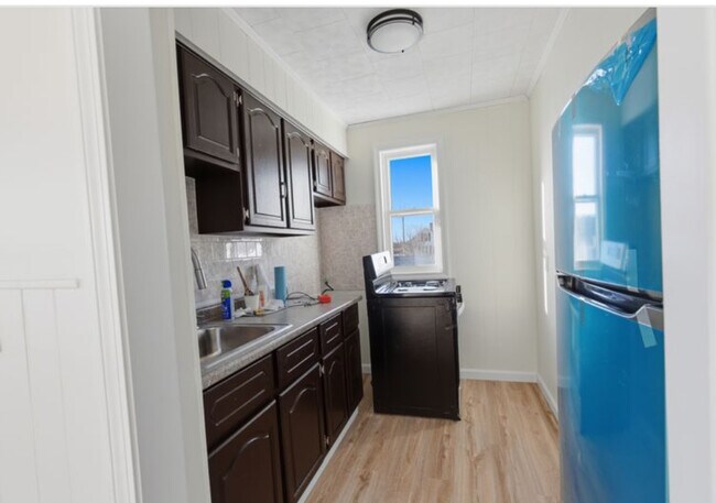 32 Oregon St unit 32 Oregon st, Fall River, MA 02720 - photo 2