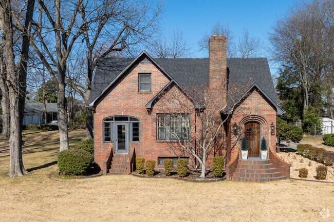 Historic homes are a common part of the Cullman streetscapes.
