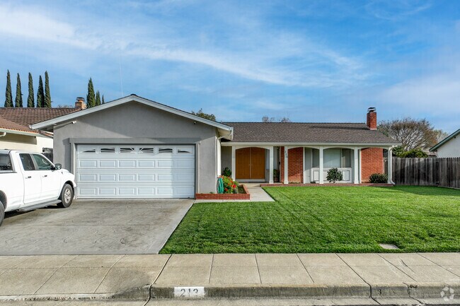 Most homes in Tempo have 3 or more bedrooms that sit on about half-acre lots.